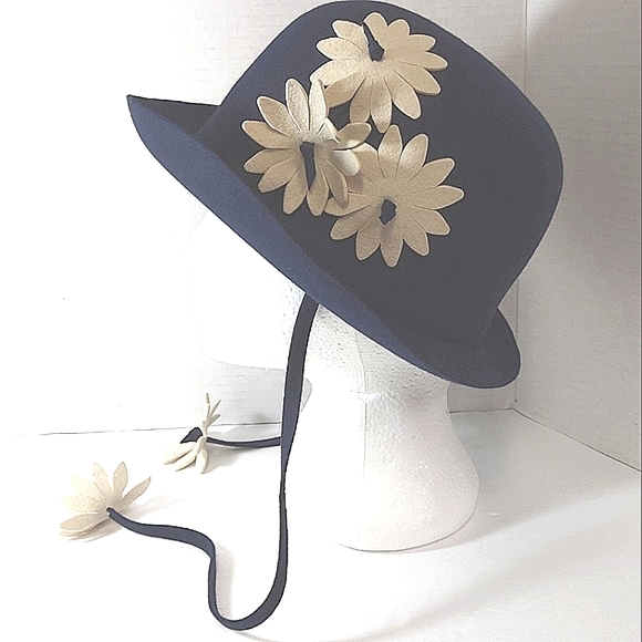 Vintage 'Daisy Chain' Felt Bowler Hat Approx. Circumference 21 in - Picture 7 of 12